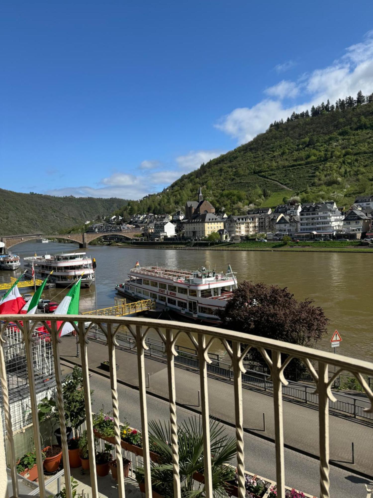 Holiday Apartment Mit Moselblick Im Moselhaus Cochem Exterior photo