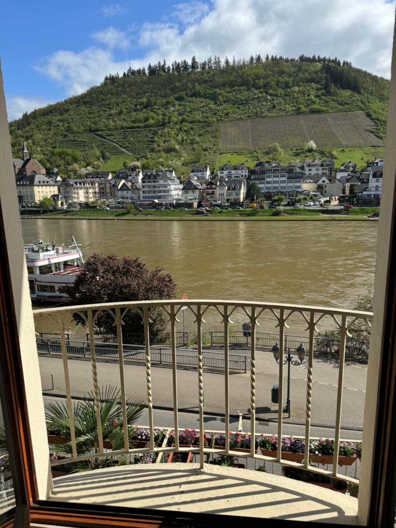 Holiday Apartment Mit Moselblick Im Moselhaus Cochem Exterior photo